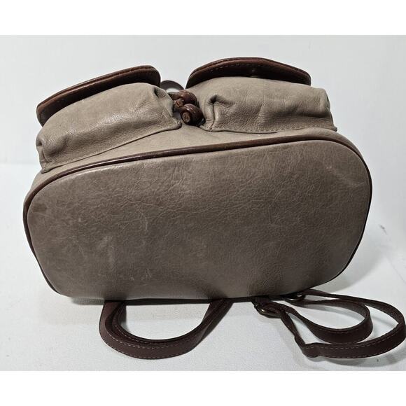 Taupe/Brown Leather Backpack Purse Vintage Made in Italy - Picture 4 of 10